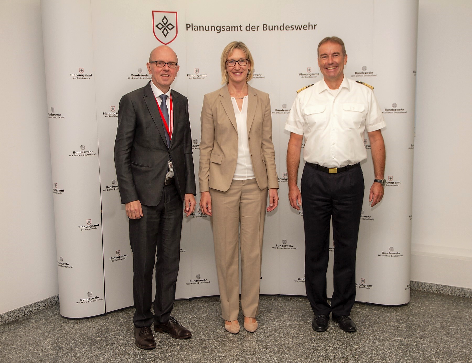 Begrüßung der Stellvertreterin des Abteilungsleiters Planung im BMVg, Frau Ministerialdirigentin Elisabeth Totter.