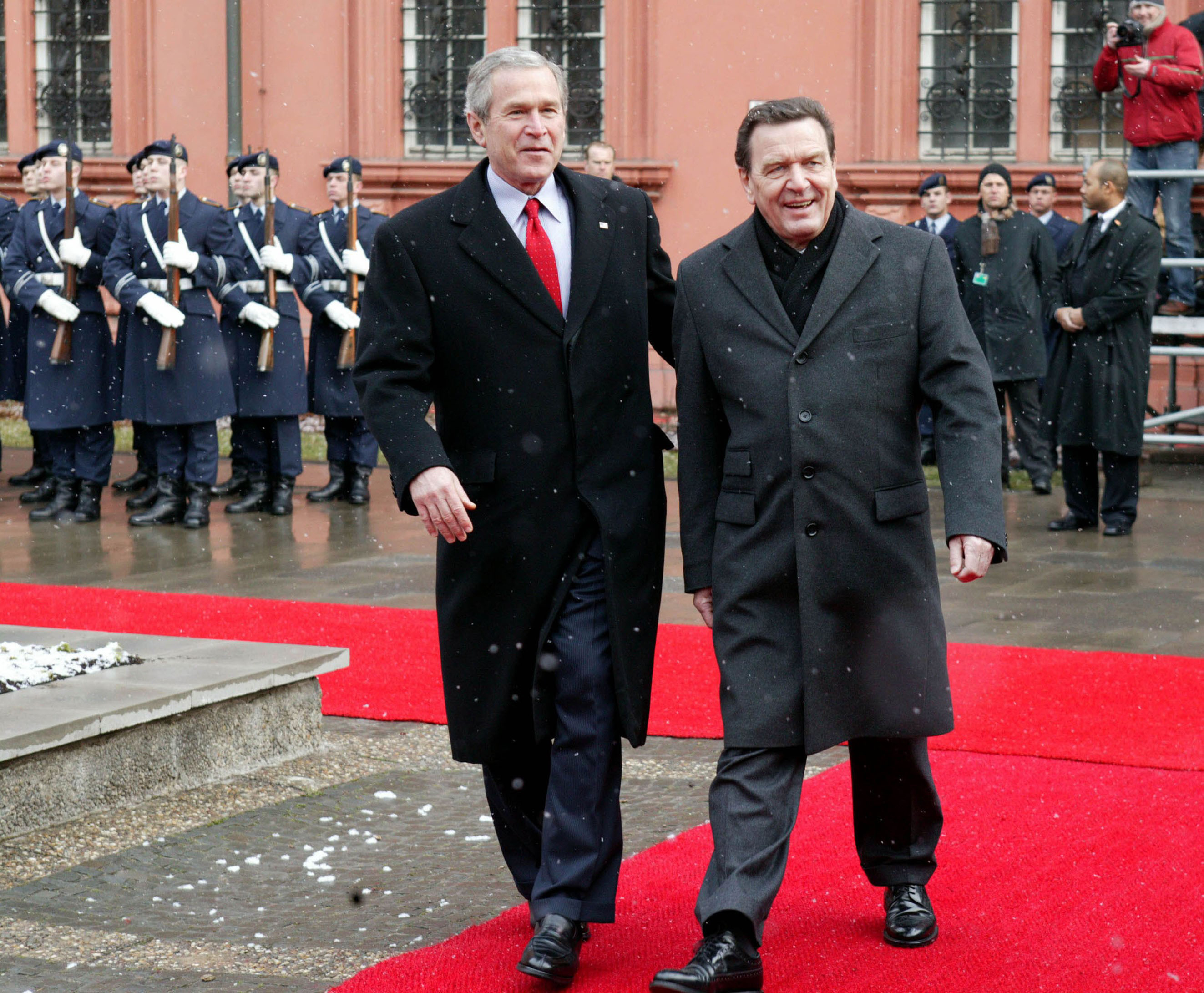 Der amerikanischen Präsident George W. Bush und Bundeskanzler Gerhard Schröder.