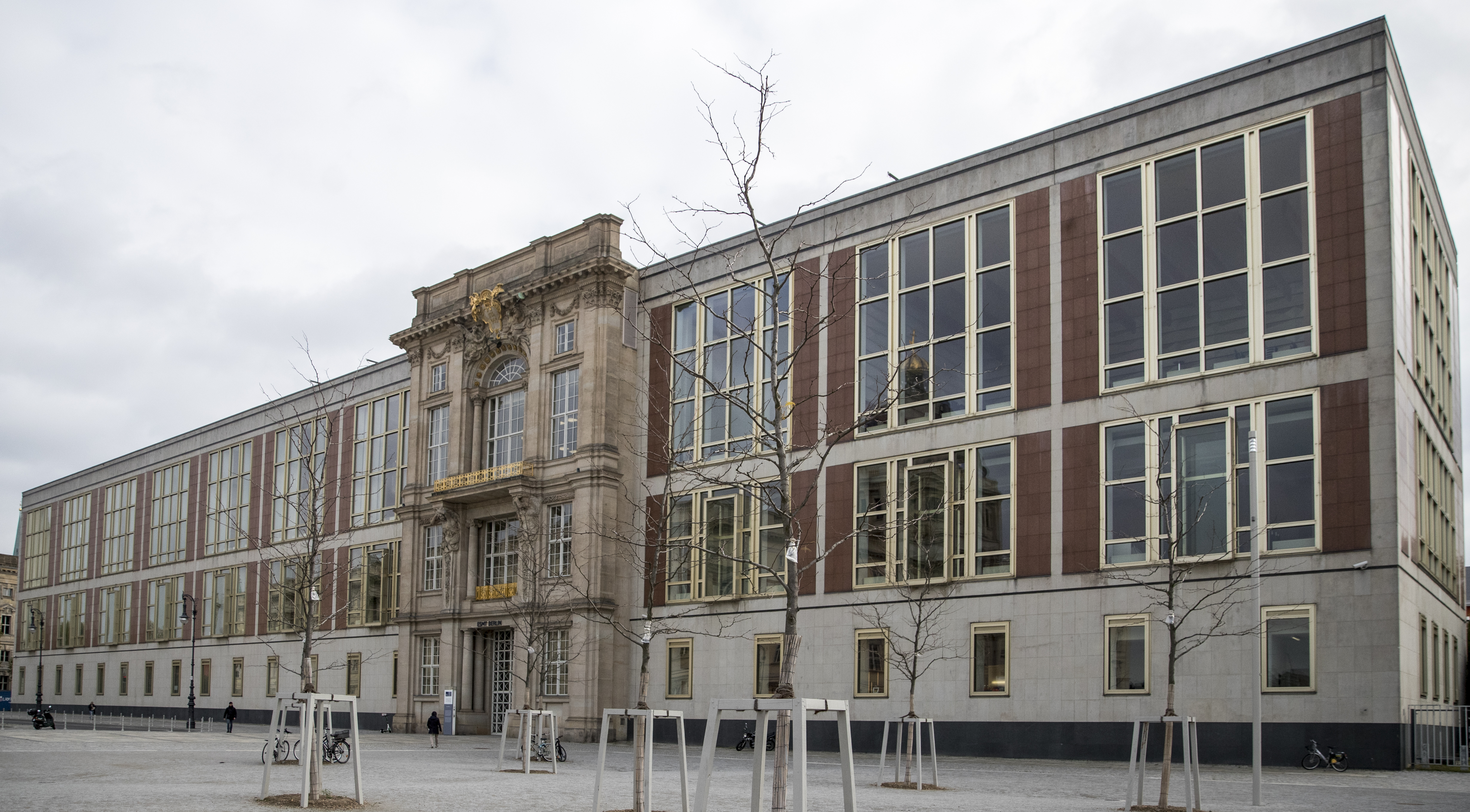 Die Außenansicht des Gebäudes der European School of Management and Technology in Berlin.