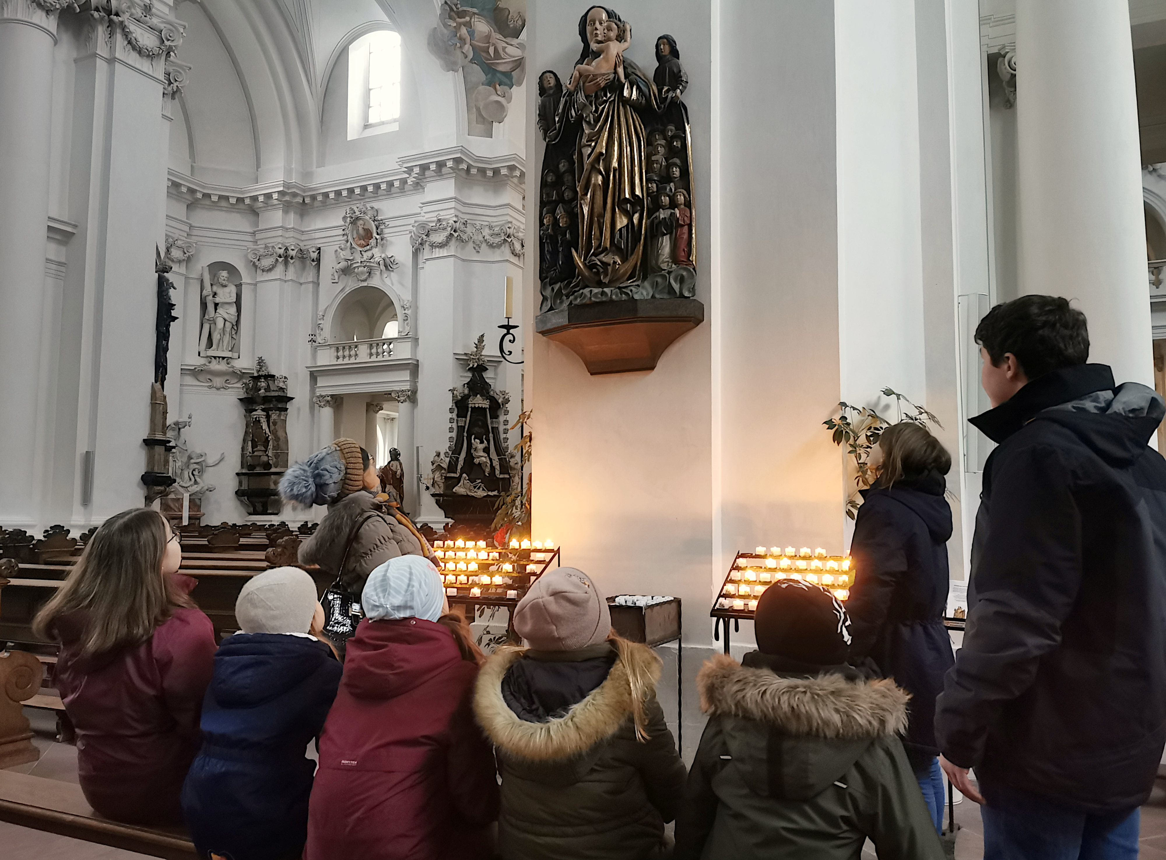 Spannende Erkenntnisse während der Stadtführung für Kinder und Jugendliche im Dom zu Fulda