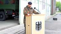Regimentskommandeur Oberst Marc Vogt am Rednerpult.