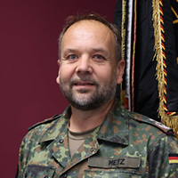 Portrait eines Soldaten in Heeresuniform