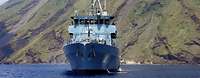 Das Minenjagdboot Bad Bevensen vor dem Stromboli in Italien