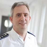 Porträtaufnahme von Oberstarzt Dr. Gerd Willmund 