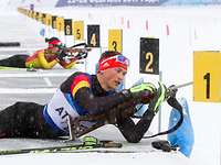 3. CISM Winter World Games, Sochi 2017 Ein Biathlet der gerade sein Gewehr nachlädt.