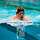 Ein Schwimmer im Wasser