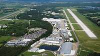 Der Flugplatz in Manching aus der Luft fotografiert.