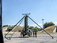Sodlaten bauen einen Mast auf