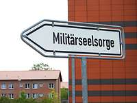 Hinweisschild zur Militärseelsorge