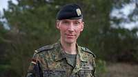 Oberst Christian Freuding, Kommandeur der Panzerlehrbrigade 9 Ein Soldat mit einem schwarzen Barett schaut direkt in die Kamera.