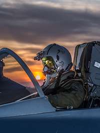 Teaserbild Militärischer Flugbetrieb Nachtflugbetrieb mit Nachtsichtgerät