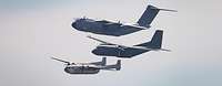 Drei Generationen Transportflugzeuge: A400M, Transall und Noratlas (von oben) Drei Propellermaschinen unterschiedlicher Typen in Formation