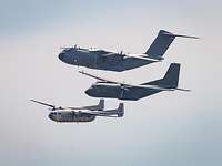 Drei Generationen Transportflugzeuge: A400M, Transall und Noratlas (von oben) Drei Propellermaschinen unterschiedlicher Typen in Formation