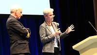 Ministerialrätin Christine Bullmann aus dem Bundesministerium des Innern, für Heimat und Bau bei ihrem Vortrag auf der Tagung