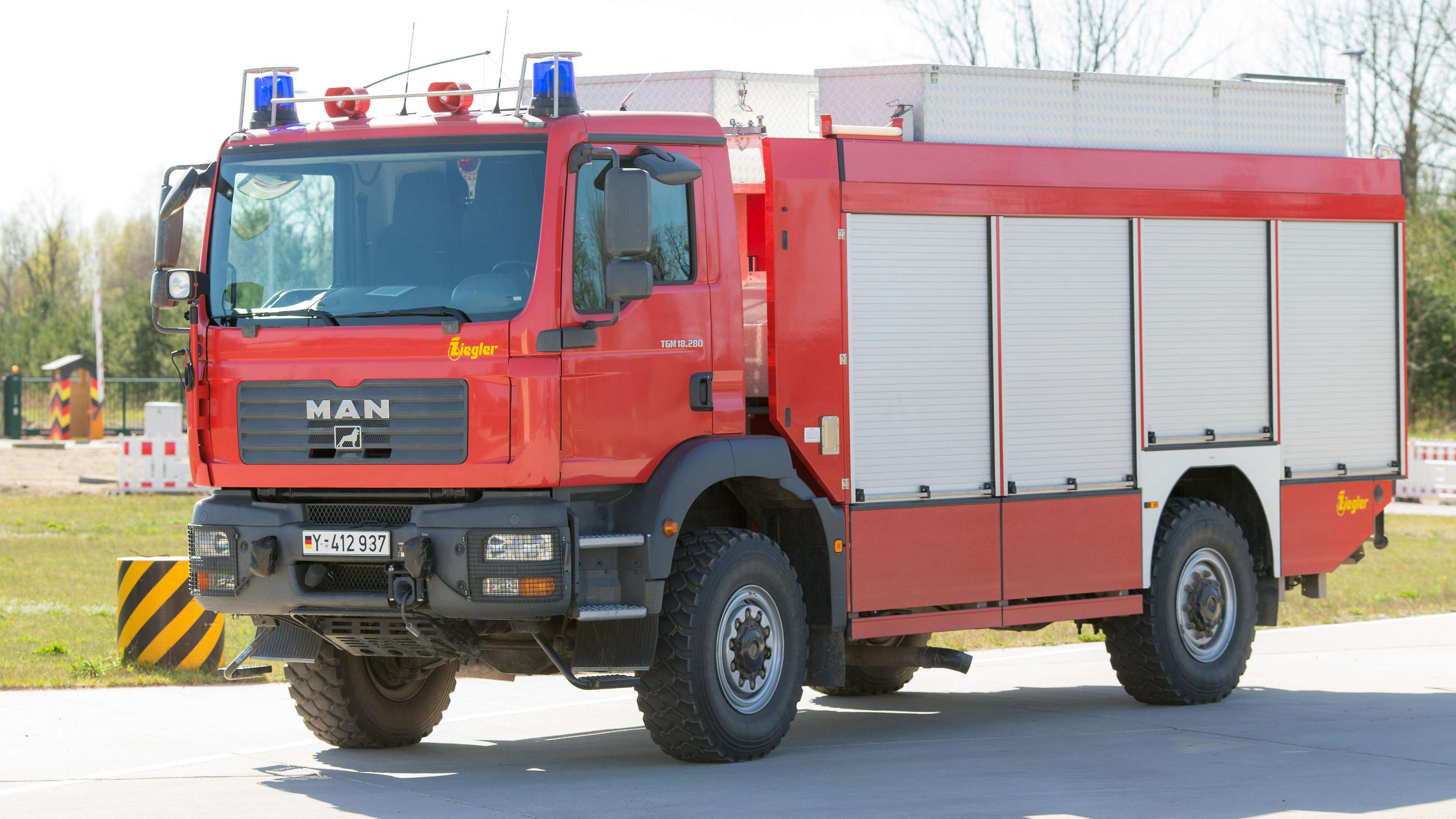 ausr-stung-und-technik-das-feuerwehr-ger-ter-stfahrzeug