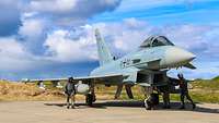 Ein Eurofighter des Taktischen Luftwaffengeschwaders 74 auf einem Flugplatz in Norwegen.