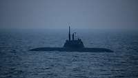 Aufgetauchtes UBoot im Meer