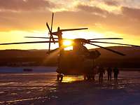 CH-53 bei der Übung Cold Blade in Finnland Eine CH-53 wird für den Nachtflug bei Schnee und Kälte vorbereitet
