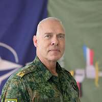 Ein Porträt von Generalmajor Wilfred Rietdijk, in Uniform