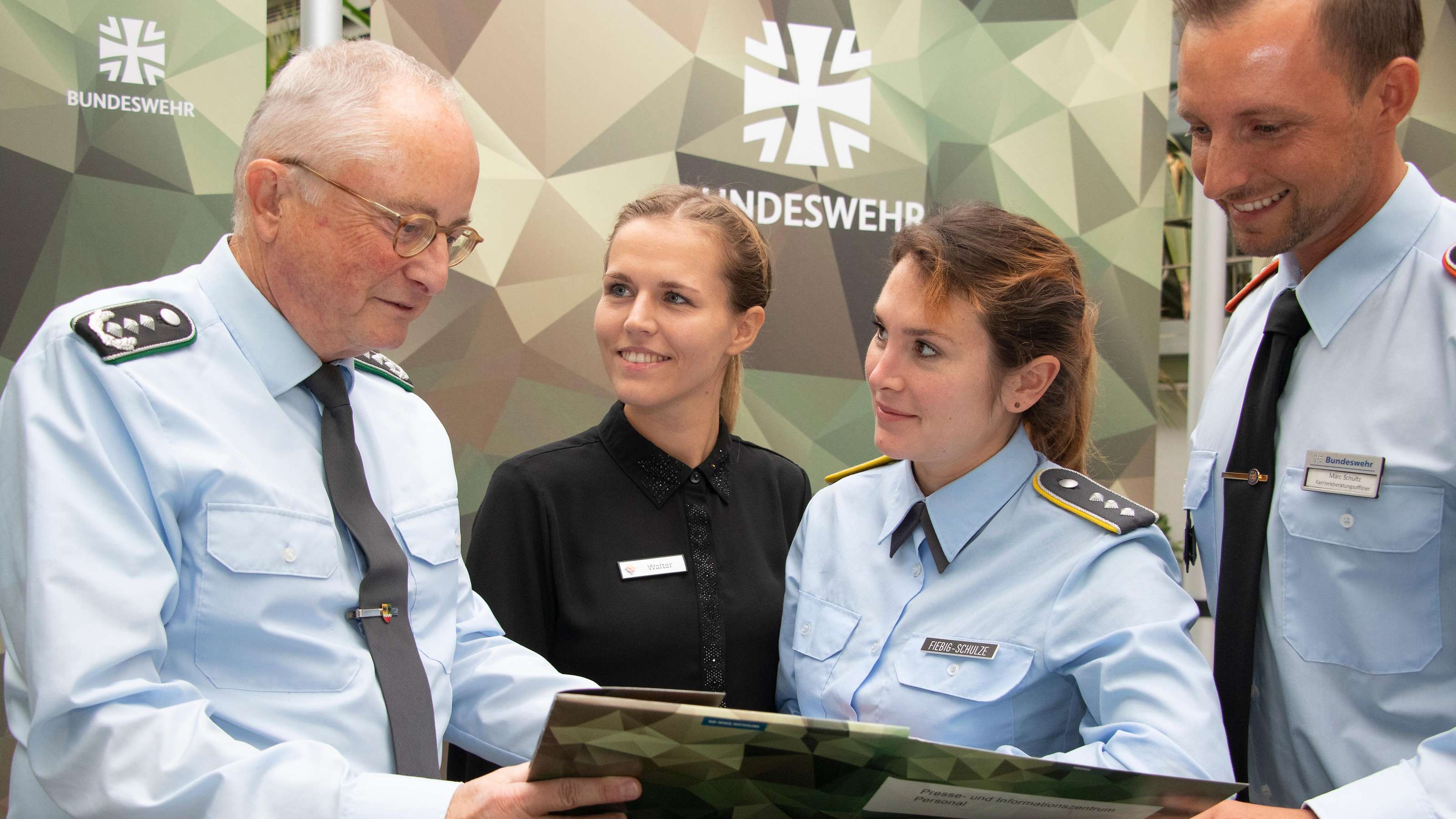 Pressearbeit in der Bundeswehr ,,Die Menschen hinter der Geschichte