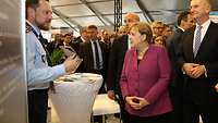 Bundeskanzlerin Angela Merkel besucht den Stand LufABw auf der ILA 