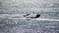 Speedboot in voller Fahrt 