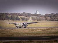 Transall C-160 bei der Landung Eine Transall C-160 rollt auf der Landebahn des Fliegerhorstes Schleswig aus.