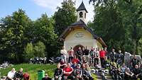 Vor der Kapelle der Seligpreisungen