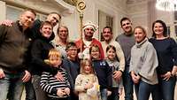 Gruppenbild der Teilnehmer beim Familienwochenende mit dem Nikolaus
