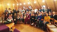 Die Teilnehmer des Familienwochenendes in der Hauskapelle
