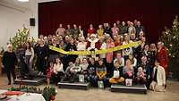 Gruppennfoto mit Angehörigen des Familienbetreungszentrums Storkow und Gästen.