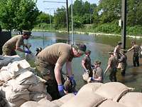 Hochwasserhilfe am Standort Magdeburg Einsatz der Bundeswehr beim Hochwasser in Sachsen-Anhalt