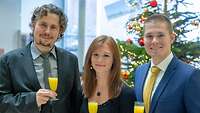 Frank Zimmermann, Svenja Stegmeier und Julian Altemeyer während des Empfangs in der HS Bund