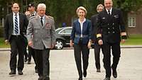 Besuch der Verteidigungsministerin und des Generalinspekteurs an der Führungsakademie