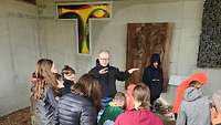 Militärpfarrer Marius Merkelbach beim Gottesdienst während der Familienwerkwoche in der Rhön