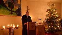 Evangeliumslesung in der Kapelle (Gottesdienstbeginn)