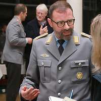 Oberstleutnant Matthias Engelke äußert sich zum Theaterstück