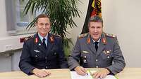Brigadegeneral Pototzky und Generalleutnant Laubenthal zeichnen die Teilnahme in der CSpO MoU