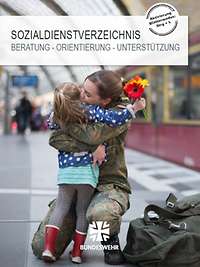 Mutter umarmt ihr Kind