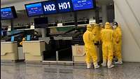 Der Checkin in Wuhan für die Passagiere des A310