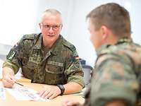 Ein Beratungsgespräch der Lotsen der Bundeswehr