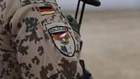 Ein Wappen auf dem Ärmel einer deutschen Uniform