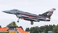 Richthofengeschwader mit neuer Jubiläumsmaschine Kampfjet der Bundeswehr Eurofighter mit Sonderfolierung beim Landeanflug