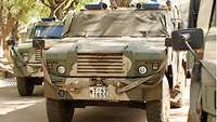 Mehrere Einsatzfahrzeuge der Bundeswehr, die für den geschützten Verwundetentransport zuständig sind