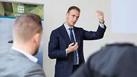 Gastreferent Sebastian Rinelli Gastreferent Sebastian Rinelli an der Führungsakademie der Bundeswehr