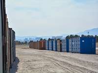 Container mit Ersatzteilen für Kampfjets lagern vor den Toren Las Vegas Container voller Ersatzteile für die Kampfjets Tornado und Eurofighter