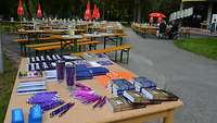 Kleine "Give-Aways" auf dem Auslagentisch