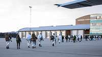 Norwegische Special Forces steigen aus dem Transportflugzeug A400M aus dem Lufttransportgeschwader 62