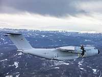 A400M fliegt über Norwegen Ein Haupttrainingspunkt während der Übung Cold Response ist das Üben von Tiefflügen
