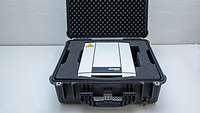 BGAN 710 Satellitenkommunikationsanlage im offenen Transportkoffer